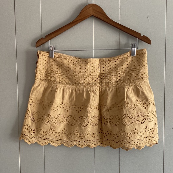 American Eagle eyelet mini skirt with detailing size 14 - Picture 2 of 7